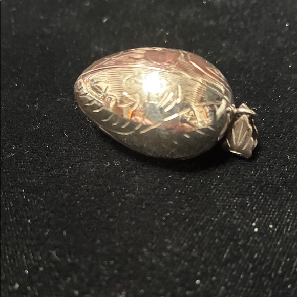 Vintage rare sterling silver egg locket - Picture 3 of 16